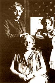 Einstein, wife and daughter Margot